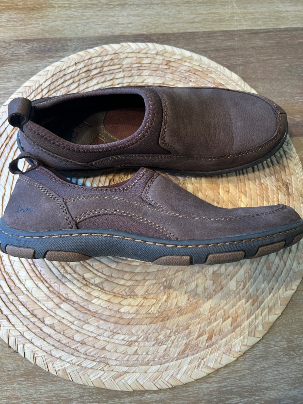 B.O.C. WOMEN'S SLIP-ON LEATHER SLIPPERS - SIZE 6.5